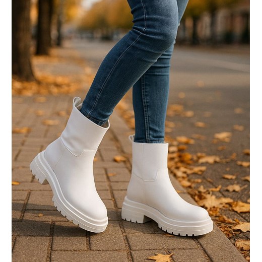 Botki damskie na płaskim obcasie Białe /A10-3 18262 W187 +H2/ ze sklepu Pantofelek24.pl w kategorii Botki - zdjęcie 186385110