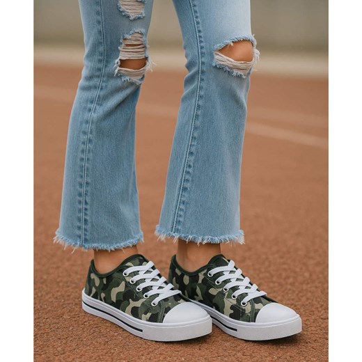 Klasyczne białe trampki z niską cholewką /A9-1 15576 T089/ ze sklepu Pantofelek24.pl w kategorii Trampki damskie - zdjęcie 186385194