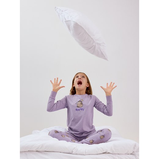 Reserved - Dwuczęściowa piżama Pusheen - fioletowy ze sklepu Reserved w kategorii Piżamy dziecięce - zdjęcie 186400393