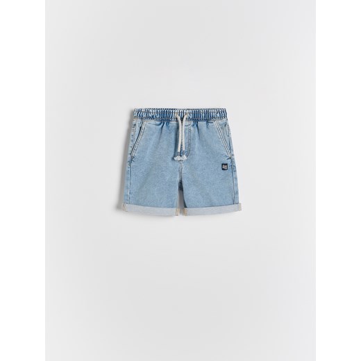 Reserved - Jeansowe szorty - niebieski ze sklepu Reserved w kategorii Spodenki chłopięce - zdjęcie 186400662