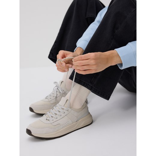 Reserved - Zamszowe sneakersy - beżowy ze sklepu Reserved w kategorii Buty sportowe męskie - zdjęcie 186405891