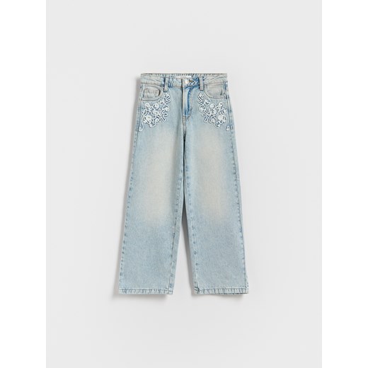 Reserved - Jeansy straight z haftem - niebieski Reserved 122 (6-7 lat) wyprzedaż Reserved