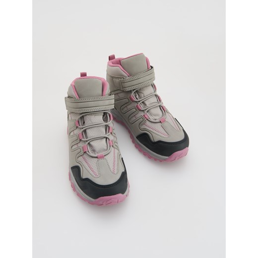Reserved - Wodoodporne buty trekkingowe - jasnoszary ze sklepu Reserved w kategorii Buty trekkingowe dziecięce - zdjęcie 186412062