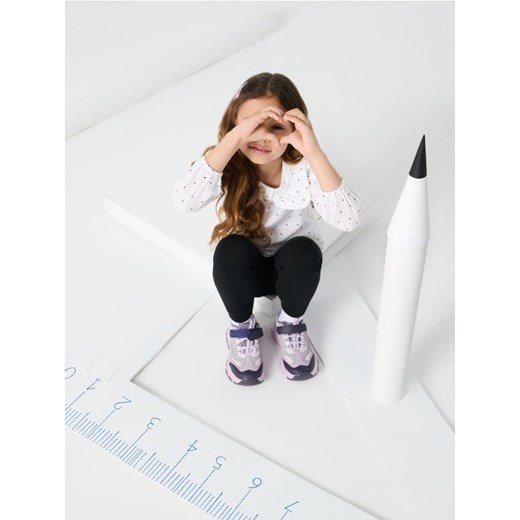 Sinsay - Sneakersy na grubej podeszwie z brokatem - wielobarwny Sinsay 27 okazja Sinsay