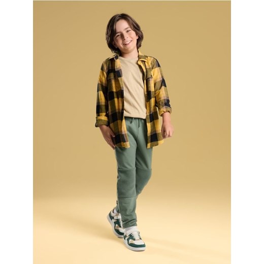 Sinsay - Spodnie jogger ze ściągaczami - green spruce - id: 439DN-75X - marki Sinsay - 186413720 Sinsay - Spodnie jogger ze ściągaczami - green spruce ze sklepu Sinsay w kategorii Spodnie chłopięce - zdjęcie 186413720