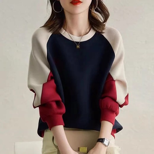 Bluza damska w stylu oversize - Czerwony S ze sklepu Intimica.pl w kategorii Bluzy damskie - zdjęcie 186415124