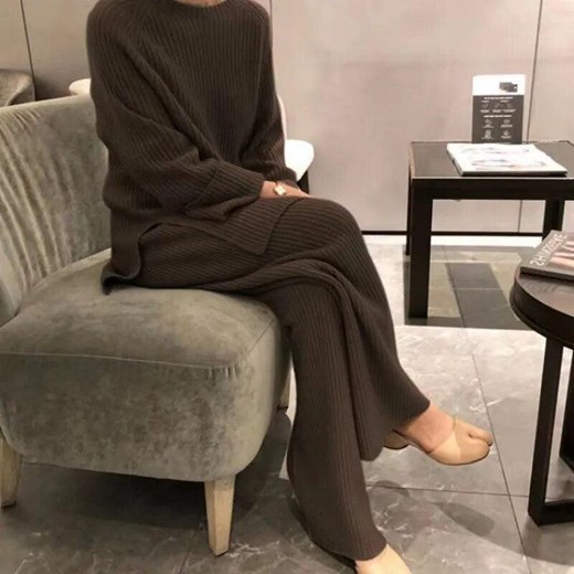 Długi komplet odzieży domowej w prążki - Brązowy S ze sklepu Intimica.pl w kategorii Komplety i garnitury damskie - zdjęcie 186416542