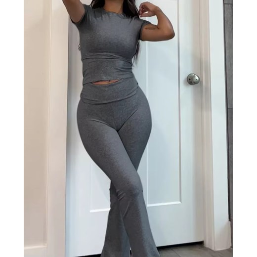 Komplet odzieży z krótkim rękawem - Szary S ze sklepu Intimica.pl w kategorii Komplety i garnitury damskie - zdjęcie 186419384