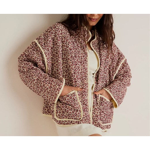 Pikowany płaszcz damski w kwiaty - Czerwony XS ze sklepu Intimica.pl w kategorii Płaszcze damskie - zdjęcie 186421630