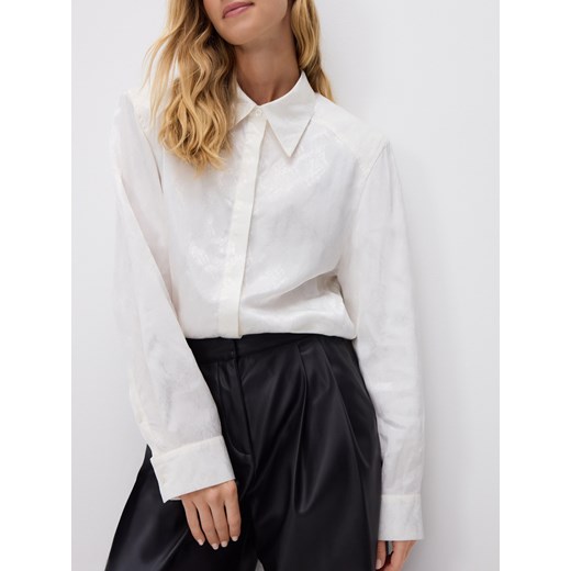 Reserved - Koszula z połyskującej tkaniny - złamana biel ze sklepu Reserved w kategorii Koszule damskie - zdjęcie 186434152