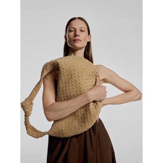 Reserved - Pleciona torebka z zamszu - musztardowy ze sklepu Reserved w kategorii Torby letnie - zdjęcie 186435373