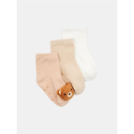 Sinsay - Skarpetki antypoślizgowe z aplikacją 3D 3 pack - wielobarwny - id: 699FF-MLC - marki Sinsay - 186437993 Sinsay - Skarpetki antypoślizgowe z aplikacją 3D 3 pack - wielobarwny ze sklepu Sinsay w kategorii Skarpetki dziecięce - zdjęcie 186437993