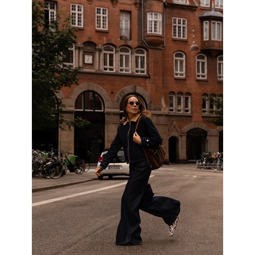 Reserved - Jeansowa kurtka z kontrastowym kołnierzykiem - granatowy ze sklepu Reserved w kategorii Kurtki damskie - zdjęcie 186439854