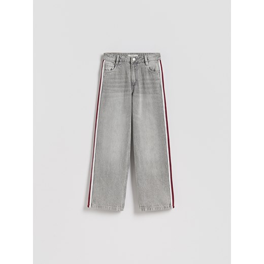 Reserved - Jeansy straight fit z lampasami - jasnoszary ze sklepu Reserved w kategorii Spodnie dziewczęce - zdjęcie 186440191