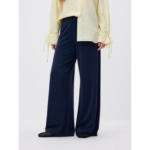 Reserved - Spodnie z modalem - granatowy ze sklepu Reserved w kategorii Spodnie damskie - zdjęcie 186440433