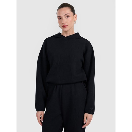 Damska bluza dresowa nierozpinana z kapturem 4F 4FWAW25TSWSF1847 - czarna ze sklepu Sportstylestory.com w kategorii Bluzy damskie - zdjęcie 186441151