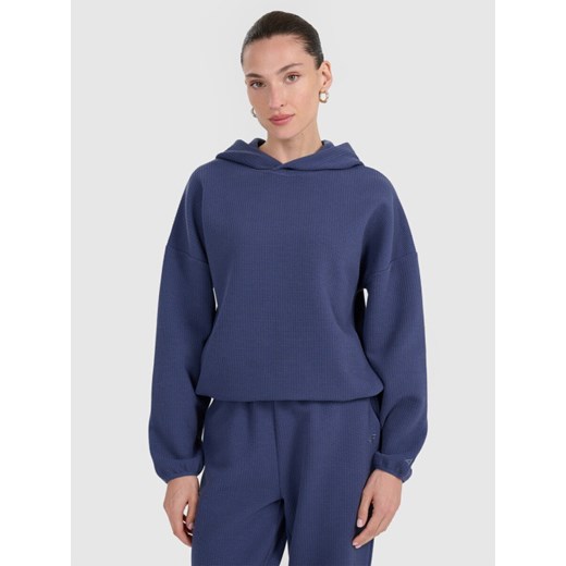 Damska bluza dresowa nierozpinana z kapturem 4F 4FWAW25TSWSF1847 - granatowa ze sklepu Sportstylestory.com w kategorii Bluzy damskie - zdjęcie 186441173