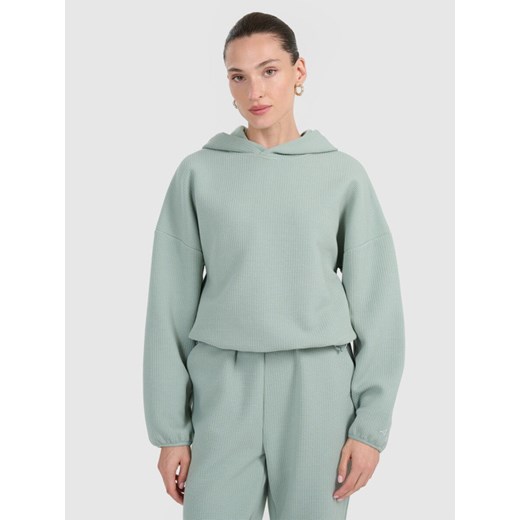 Damska bluza dresowa nierozpinana z kapturem 4F 4FWAW25TSWSF1847 - zielona ze sklepu Sportstylestory.com w kategorii Bluzy damskie - zdjęcie 186441184