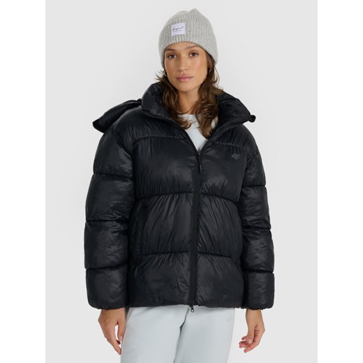 Damska kurtka puchowa pikowana 4F 4FWAW25TDJAF585 - czarna ze sklepu Sportstylestory.com w kategorii Kurtki damskie - zdjęcie 186447791