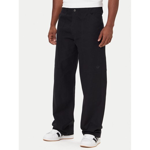 adidas Spodnie materiałowe Utility JY2770 Czarny Regular Fit ze sklepu MODIVO w kategorii Spodnie męskie - zdjęcie 186460710
