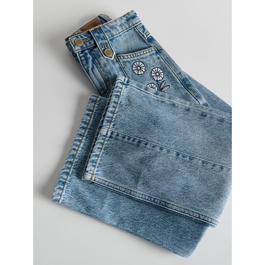 Reserved - Jeansy super wide leg z haftem - niebieski ze sklepu Reserved w kategorii Spodnie dziewczęce - zdjęcie 186461352