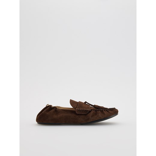 Reserved - Zamszowe loafersy - ciemnobrązowy ze sklepu Reserved w kategorii Mokasyny damskie - zdjęcie 186464620