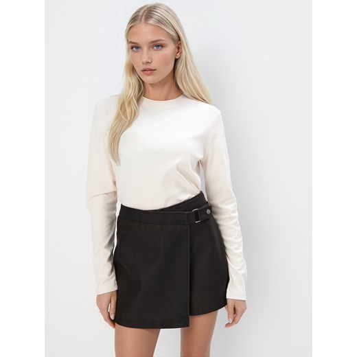 Mohito - Biały longsleeve z merceryzowanej bawełny - biały ze sklepu Mohito w kategorii Bluzki damskie - zdjęcie 186469941