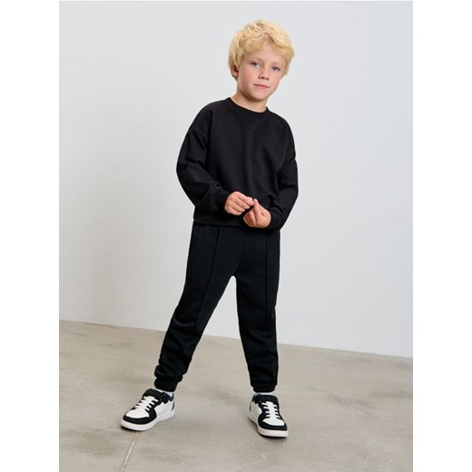 Sinsay - Spodnie loose z ozdobnymi przeszyciami - czarny - id: 981FS-99X - marki Sinsay - 186472171 Sinsay - Spodnie loose z ozdobnymi przeszyciami - czarny ze sklepu Sinsay w kategorii Spodnie chłopięce - zdjęcie 186472171