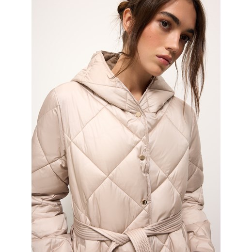 Mohito - Pikowany beżowy płaszcz - beżowy Mohito 34 Mohito