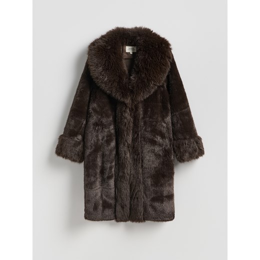 Reserved - Płaszcz z imitacji futra - ciemnobrązowy ze sklepu Reserved w kategorii Futra damskie - zdjęcie 186486983