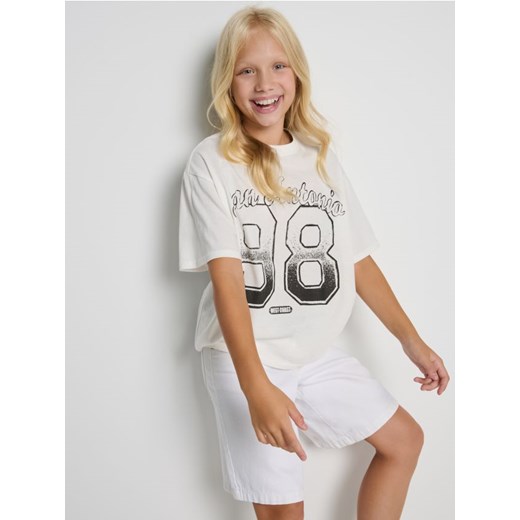Sinsay - Koszulka z nadrukiem San Antonio 98 - kremowy - id: 089FA-01X - marki Sinsay - 186488853 Sinsay - Koszulka z nadrukiem San Antonio 98 - kremowy ze sklepu Sinsay w kategorii Bluzki dziewczęce - zdjęcie 186488853
