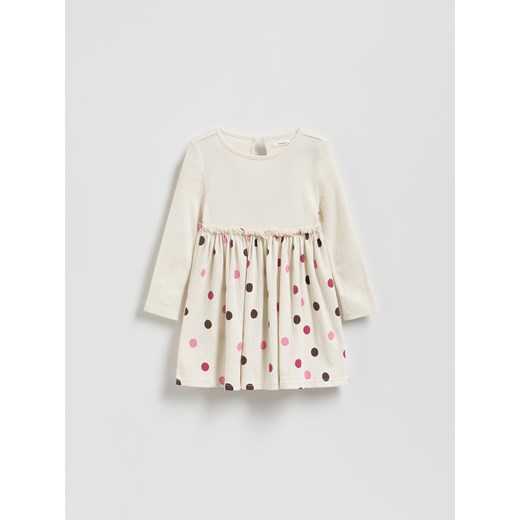 Reserved - Dzianinowa sukienka - kremowy ze sklepu Reserved w kategorii Sukienki dziewczęce - zdjęcie 186489370