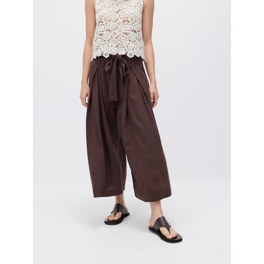 Reserved - Luźne spodnie z wiązaniem - brązowy ze sklepu Reserved w kategorii Spodnie damskie - zdjęcie 186489653