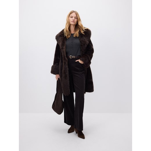 Reserved - Płaszcz z imitacji futra - ciemnobrązowy ze sklepu Reserved w kategorii Futra damskie - zdjęcie 186493323