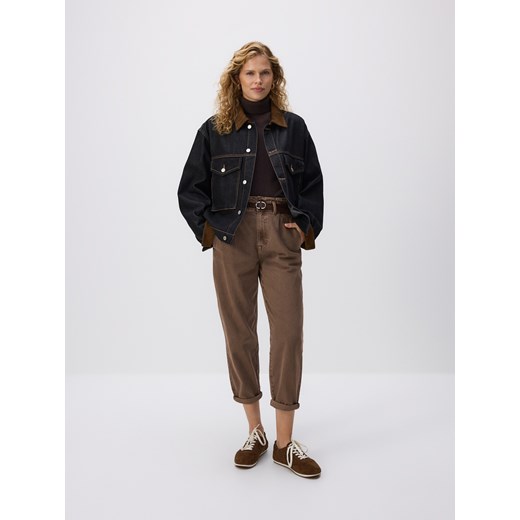 Reserved - Jeansy paperbag z paskiem - brązowy ze sklepu Reserved w kategorii Jeansy damskie - zdjęcie 186493632
