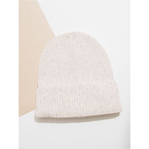 Sinsay - Czapka beanie - kremowy - id: 767FG-01X - marki Sinsay - 186495601 Sinsay - Czapka beanie - kremowy ze sklepu Sinsay w kategorii Czapki zimowe damskie - zdjęcie 186495601