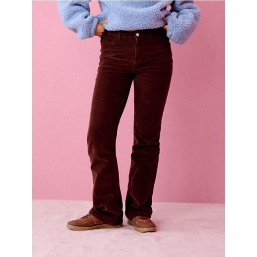 Sinsay - Sztruksowe spodnie flare - brązowy ze sklepu Sinsay w kategorii Spodnie damskie - zdjęcie 186495630
