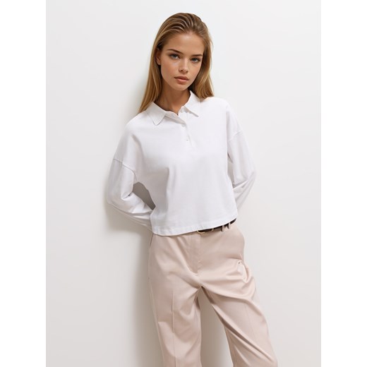Mohito - Biały longsleeve z kołnierzykiem polo - biały ze sklepu Mohito w kategorii Bluzki damskie - zdjęcie 186501874