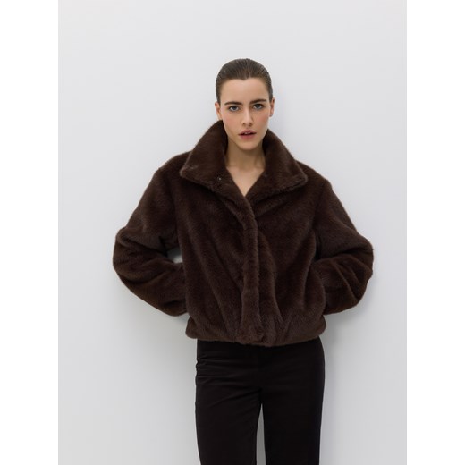 Reserved - Sztuczne futerko z wysokim kołnierzem - ciemnobrązowy ze sklepu Reserved w kategorii Futra damskie - zdjęcie 186518502