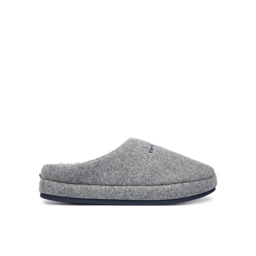 Kapcie Tommy Hilfiger Felt House FM0FM05614 Szary ze sklepu eobuwie.pl w kategorii Kapcie męskie - zdjęcie 186524882