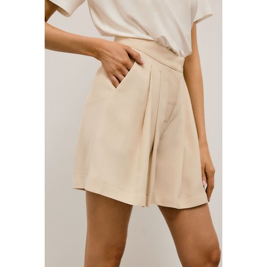 SZORTY DAMSKIE ALICE CREAM RUNWAY - id: 7623 - marki Jemiol - 186535800 SZORTY DAMSKIE ALICE CREAM RUNWAY ze sklepu Jemiol w kategorii Szorty - zdjęcie 186535800