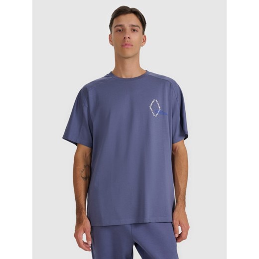 Męski t-shirt oversize z nadrukiem 4F 4FWAW25TTSHM2401 - niebieski ze sklepu Sportstylestory.com w kategorii T-shirty męskie - zdjęcie 186540403
