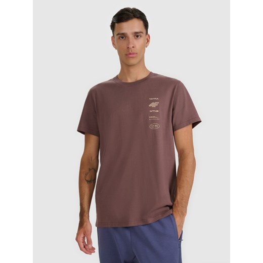 Męski t-shirt z nadrukiem 4F 4FWAW25TTSHM2402 - brązowy ze sklepu Sportstylestory.com w kategorii T-shirty męskie - zdjęcie 186540442