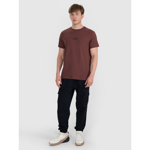 Męski t-shirt z nadrukiem 4F 4FWAW25TTSHM2961 - brązowy ze sklepu Sportstylestory.com w kategorii T-shirty męskie - zdjęcie 186540482