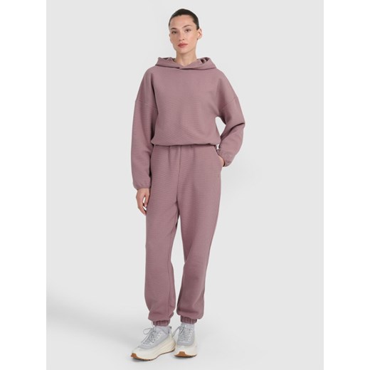 Damskie spodnie dresowe 4F 4FWAW25TTROF1184 - brązowe - id: 342864 - marki 4F - 186540561 Damskie spodnie dresowe 4F 4FWAW25TTROF1184 - brązowe ze sklepu Sportstylestory.com w kategorii Spodnie damskie - zdjęcie 186540561