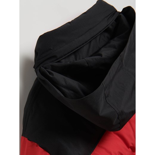 Reserved - Pikowana kurtka z chowanym kapturem - czerwony Reserved M Reserved