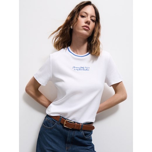 Mohito - Bawełniany T-shirt - biały ze sklepu Mohito w kategorii Bluzki damskie - zdjęcie 186554633