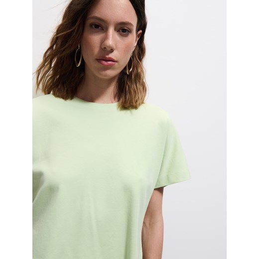 Mohito - Zielony t-shirt z merceryzowanej bawełny - zielony ze sklepu Mohito w kategorii Bluzki damskie - zdjęcie 186554651