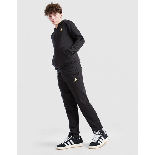 ADIDAS SPODNIE JB FLEECE PNT ze sklepu JD Sports  w kategorii Spodnie chłopięce - zdjęcie 186565554