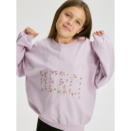 Reserved - Bawełniana bluza z aplikacją - lawendowy ze sklepu Reserved w kategorii Bluzy dziewczęce - zdjęcie 186575201